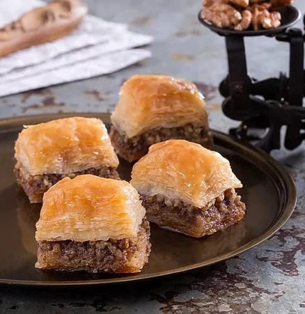 Hafiz Mustafa Baklava with Walnut